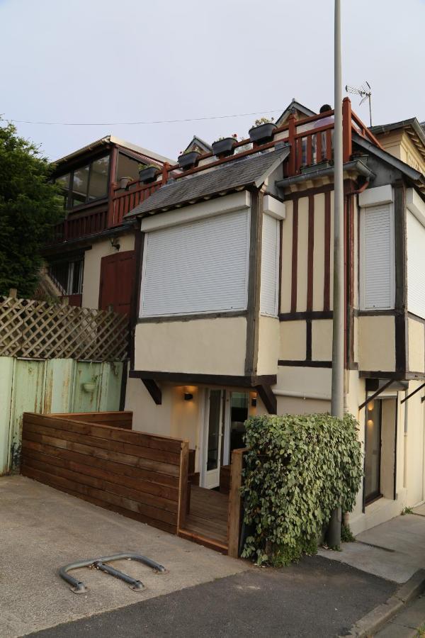 Appartement Face Mer Avec Terrasse Et Parking トルヴィル＝シュル＝メール エクステリア 写真